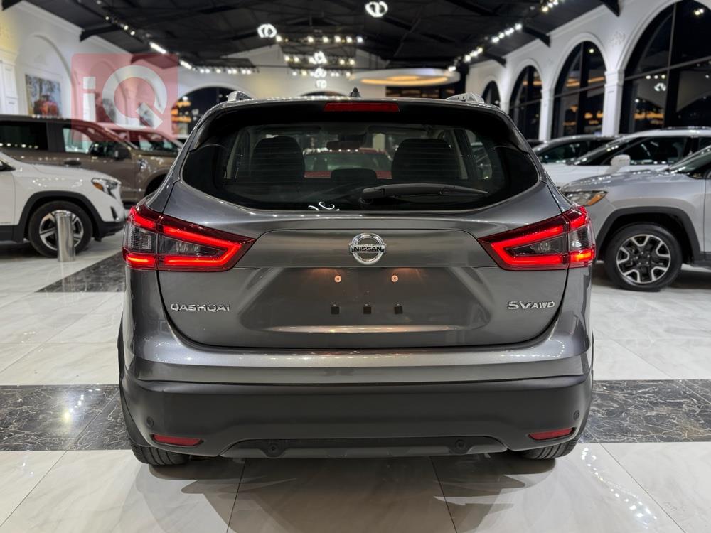 نيسان قاشقاي